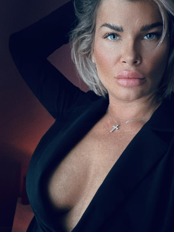 Rebecca 6