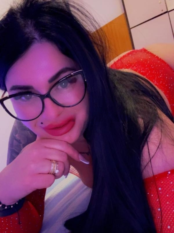 Elena 16